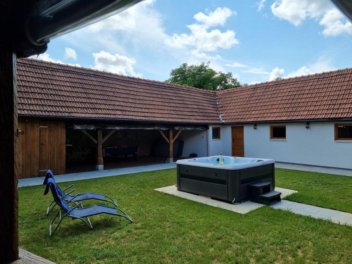 Gasthaus Ruralna Kuca Za Odmor Kablarovo Brdo Krnjak Exterior foto